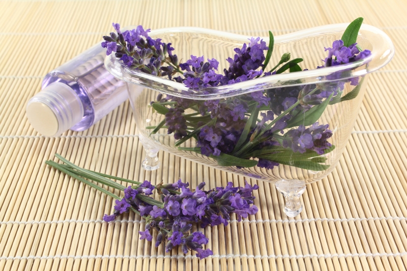 3329096-lavender-bath